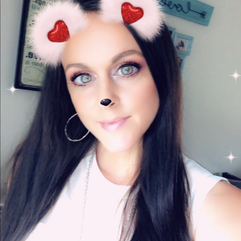 Meet your Posher, Crystal